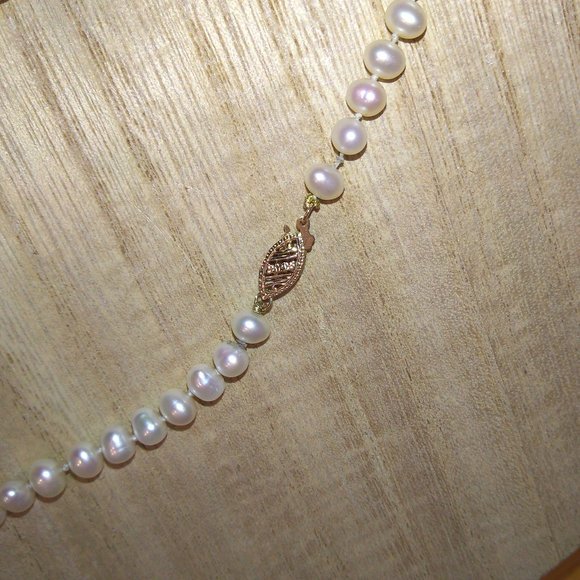17 inch strand Genuine pearls newly restrung gold filled safety clasp pristine - Picture 6 of 13